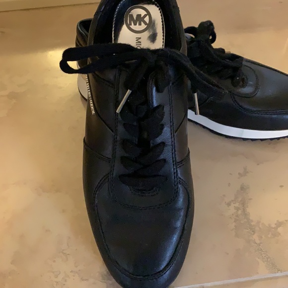 Michael Kors sneakers - Picture 2 of 4
